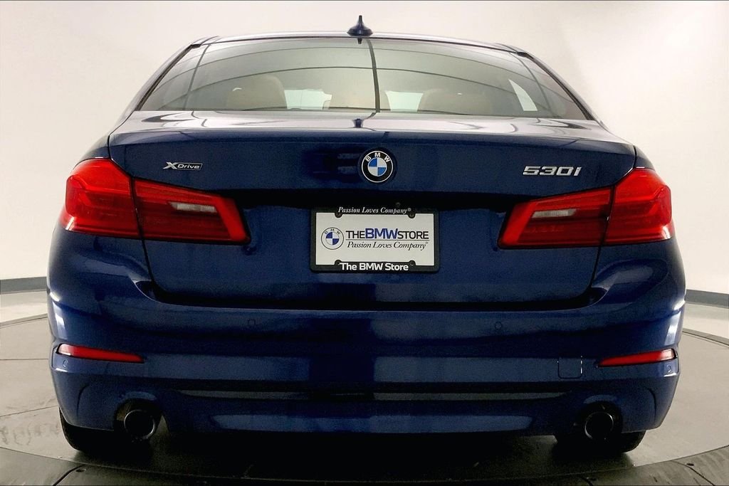 Used 2019 Mediterranean Blue Metallic BMW  image 3