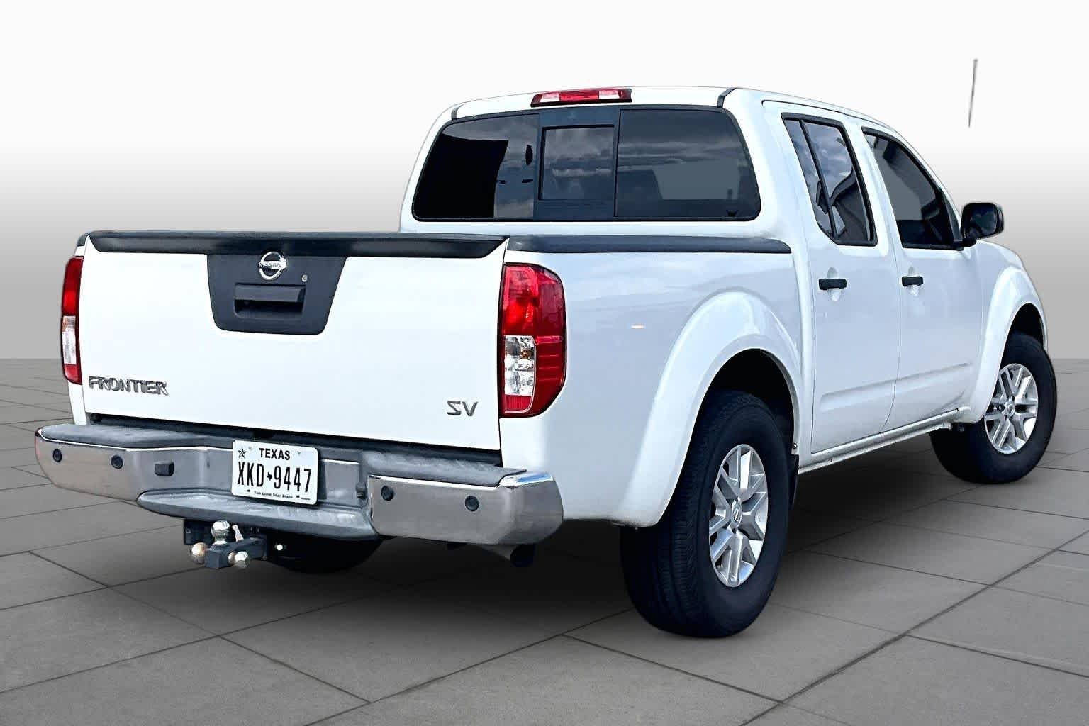 Used 2016 Glacier White Nissan SV image 13
