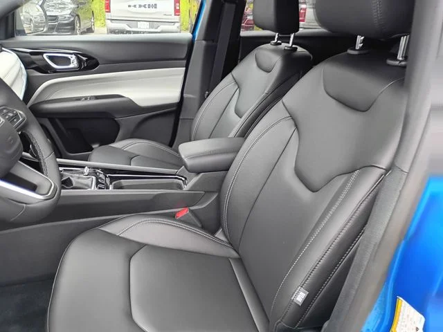 New 2026 Hydro Blue Pearl-Coat Exterior Paint Jeep Limited image 12