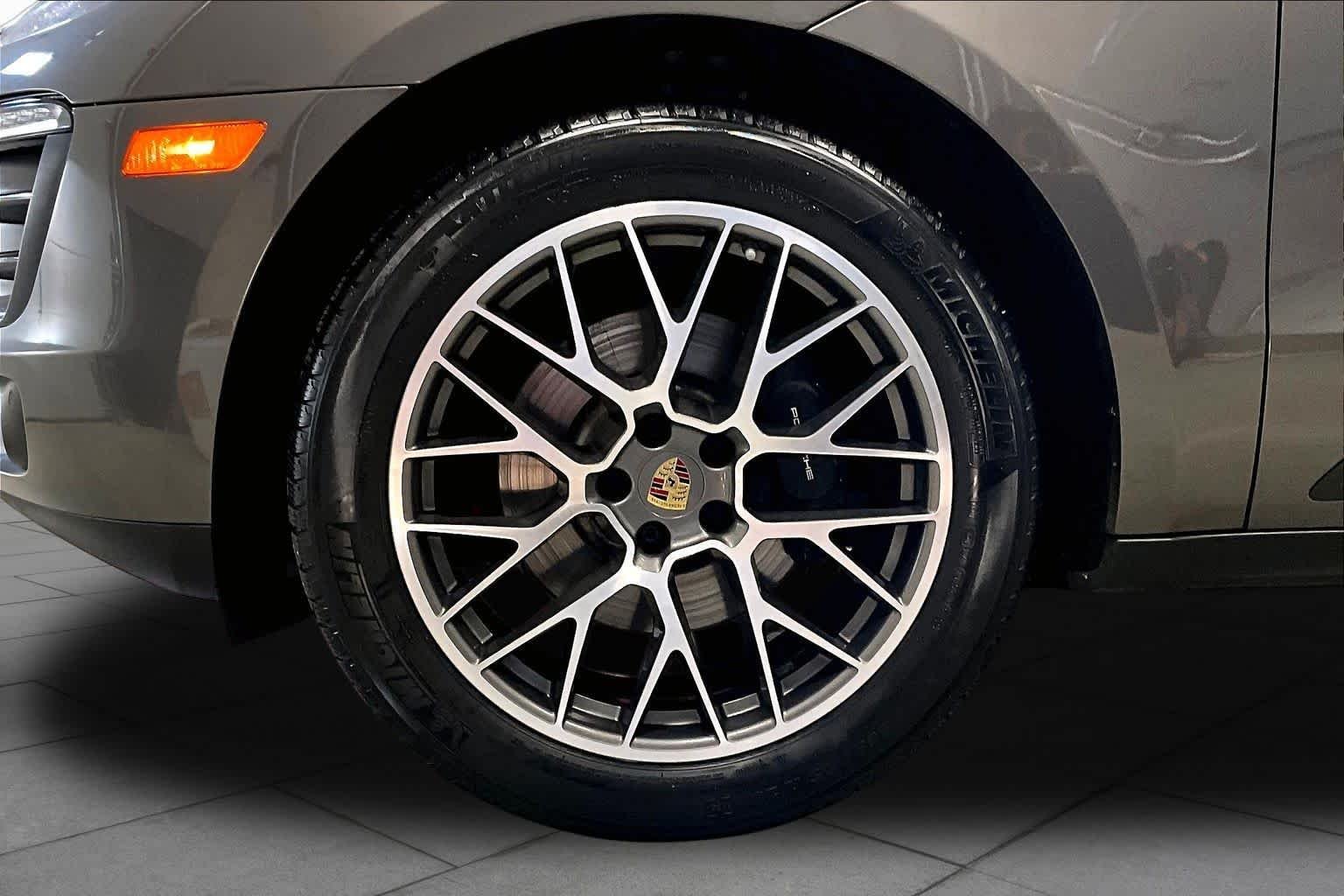 Used 2018 Agate Grey Metallic Porsche Sport Edition image 11