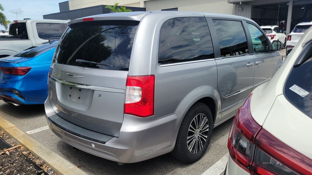 Used 2014 Silver Chrysler S image 7