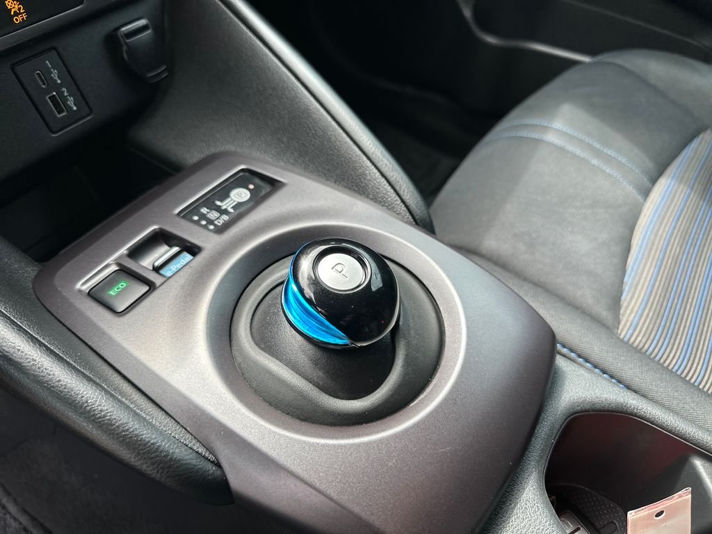 Used 2023 Silver Nissan S image 14