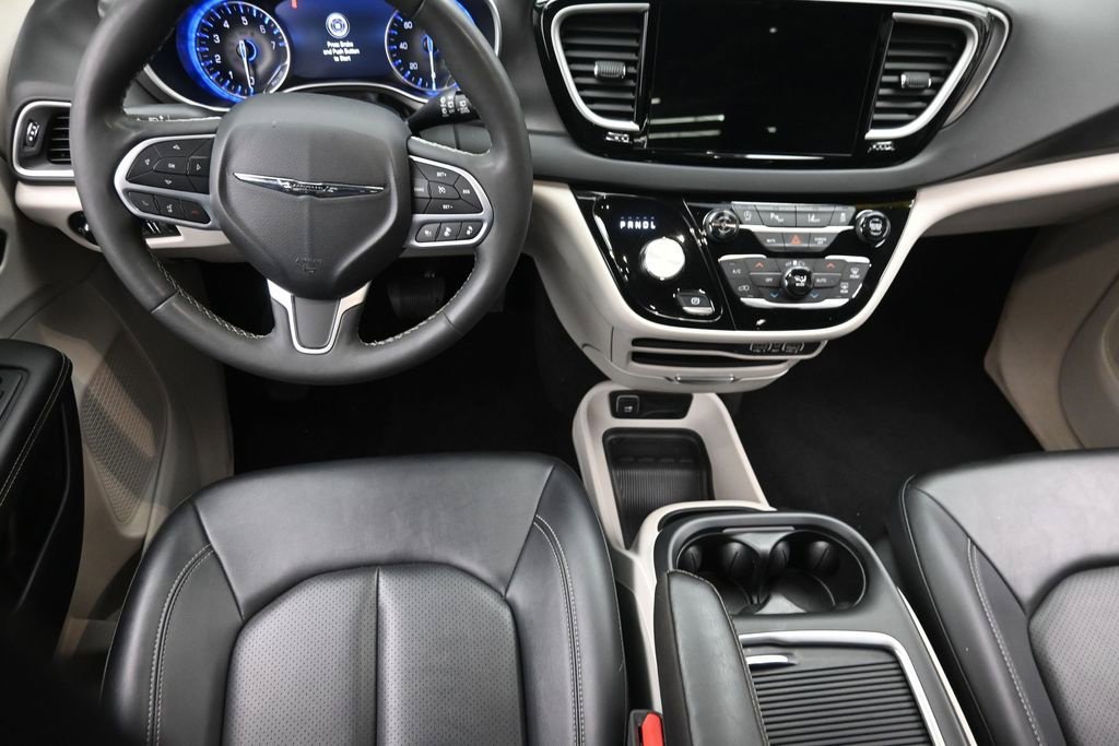 Used 2024 White Chrysler Touring L image 16