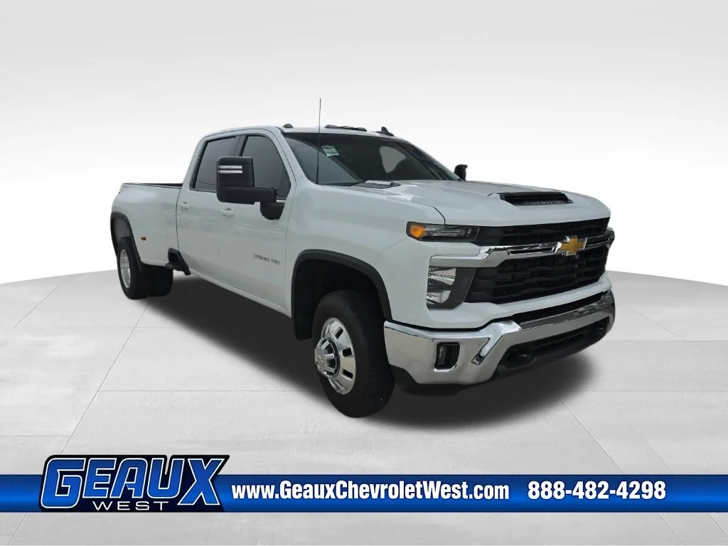 Used 2025 White Chevrolet LT image 1