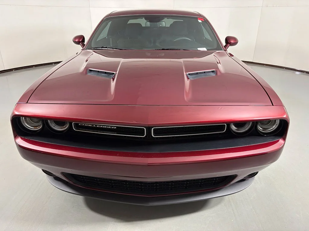 Used 2023 Red Dodge SXT image 3