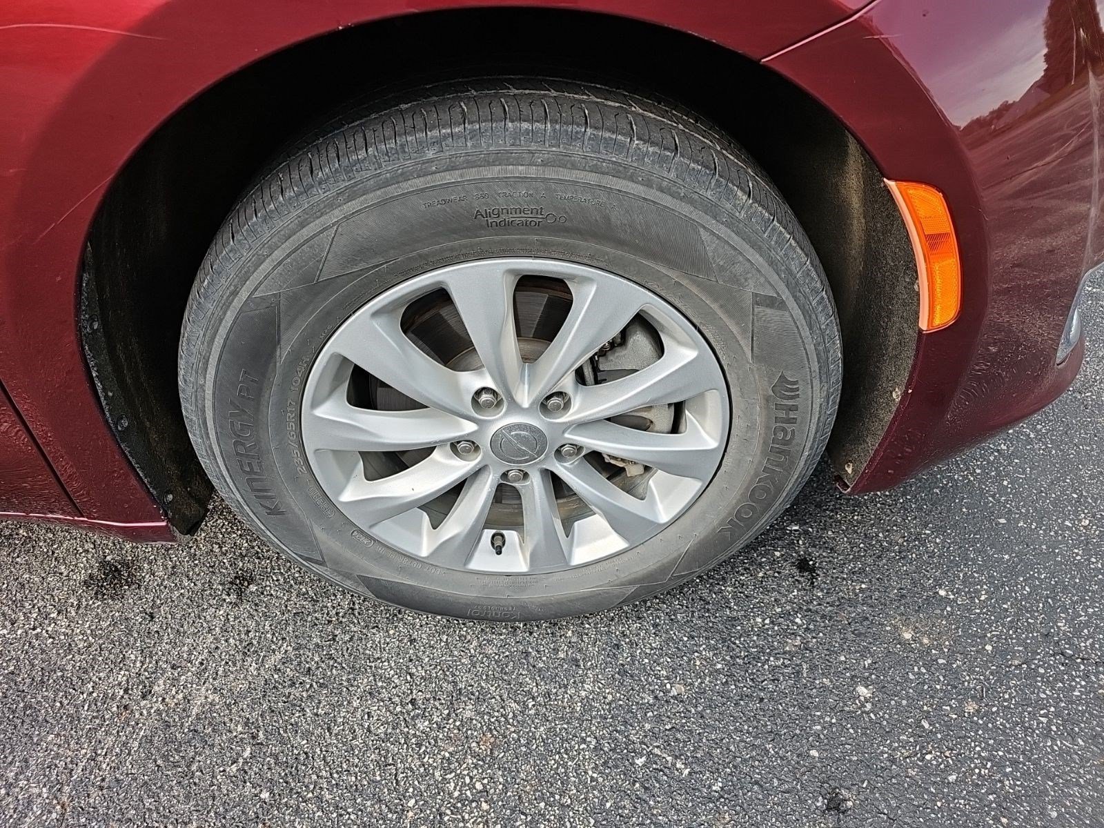 Used 2019 Velvet Red Pearlcoat Chrysler Touring L image 8