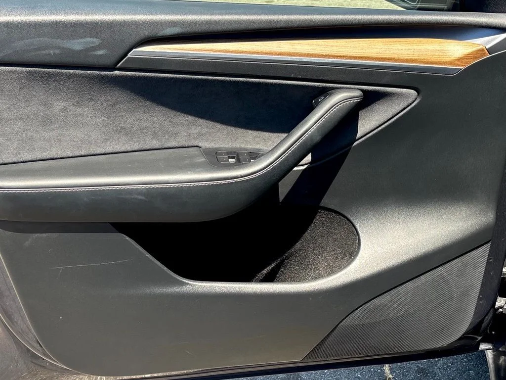 Used 2022  Tesla Performance image 10