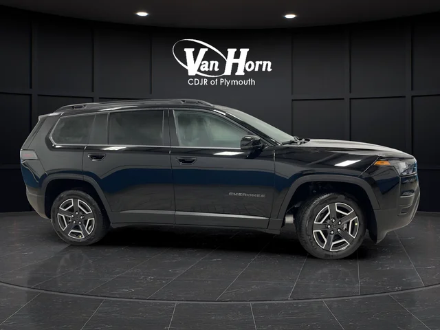 New 2026 Diamond Black Crystal Pearl-Coat Exterior Paint Jeep Limited image 8
