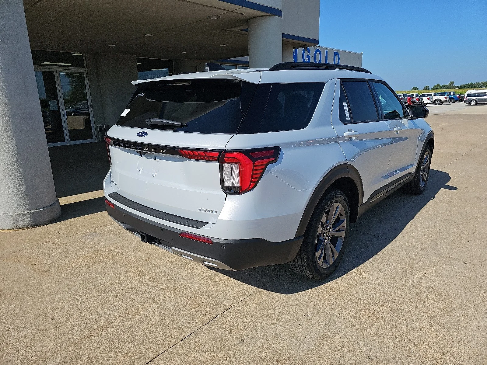 New 2026 Space White Metallic Ford Active image 8