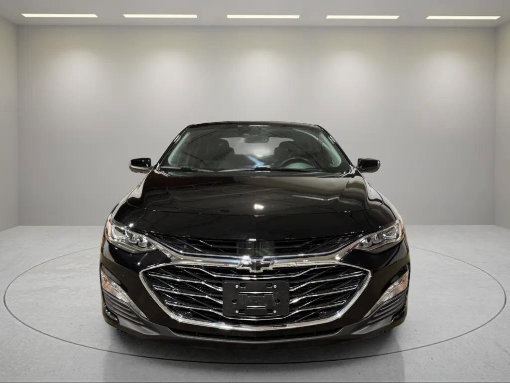 2022 Chevrolet Malibu Premier photo 2