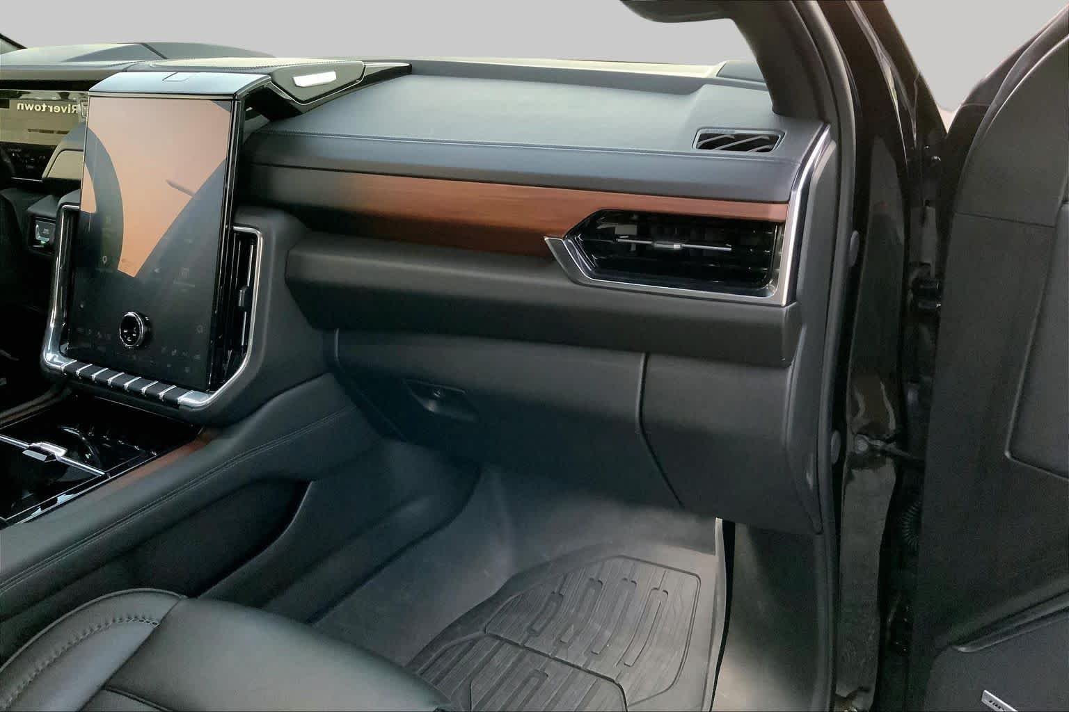Used 2025 Onyx Black GMC Denali image 16