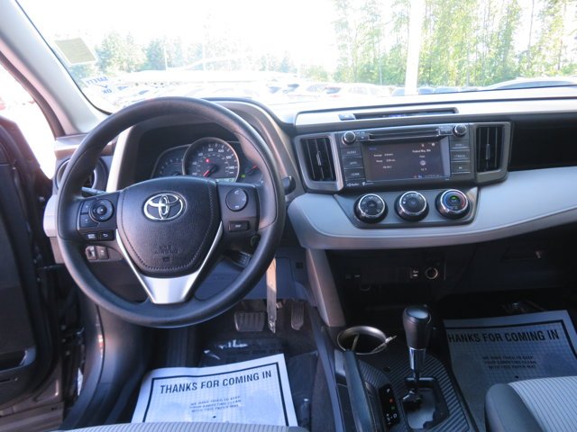 Used 2015  Toyota LE image 22