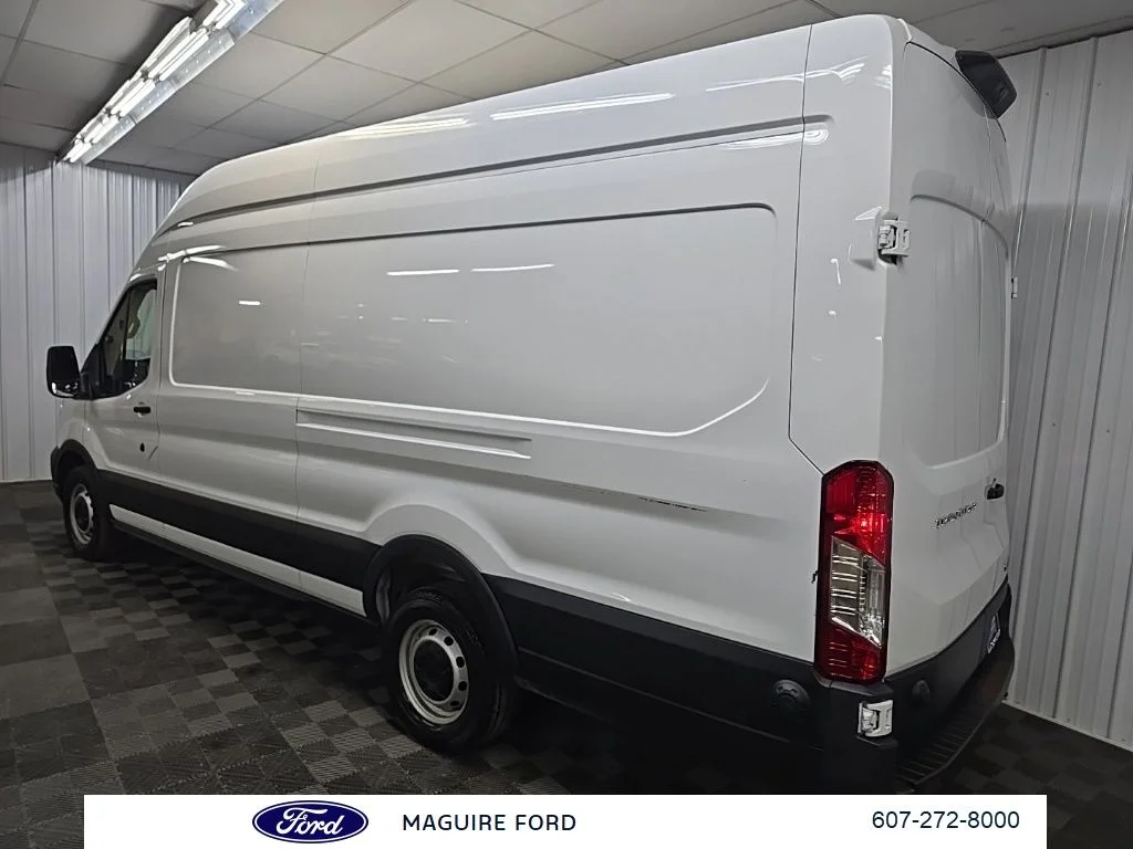 Used 2025 White Ford Base image 9