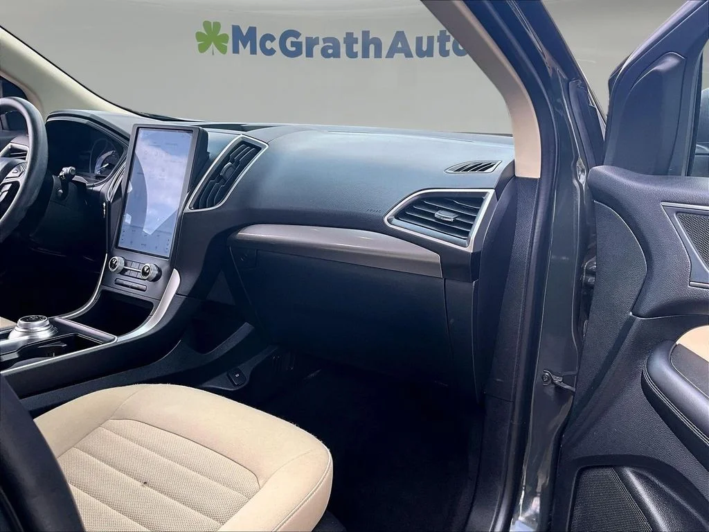 Used 2024 Green Ford SE image 30