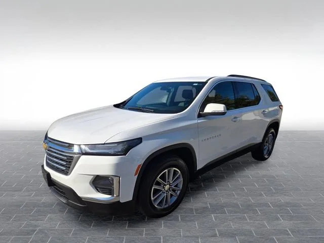 Used 2023 SUMMIT WHITE Chevrolet LT Cloth image 3