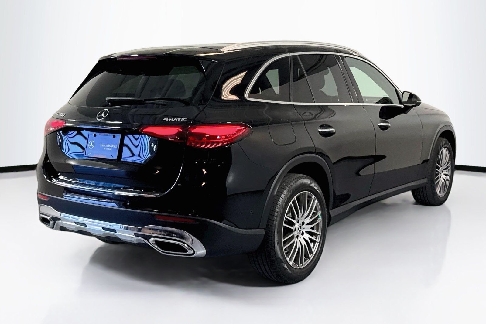 Used 2024 Obsidian Black Metallic Mercedes-Benz GLC 300 image 5