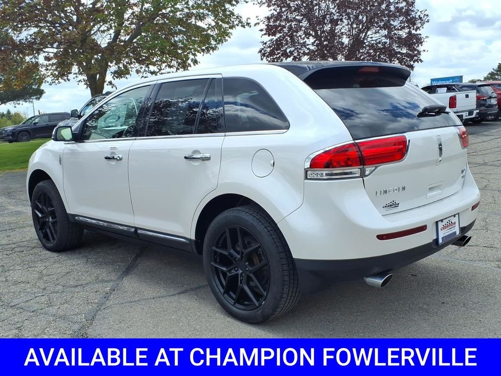Used 2015 White Lincoln Base image 4