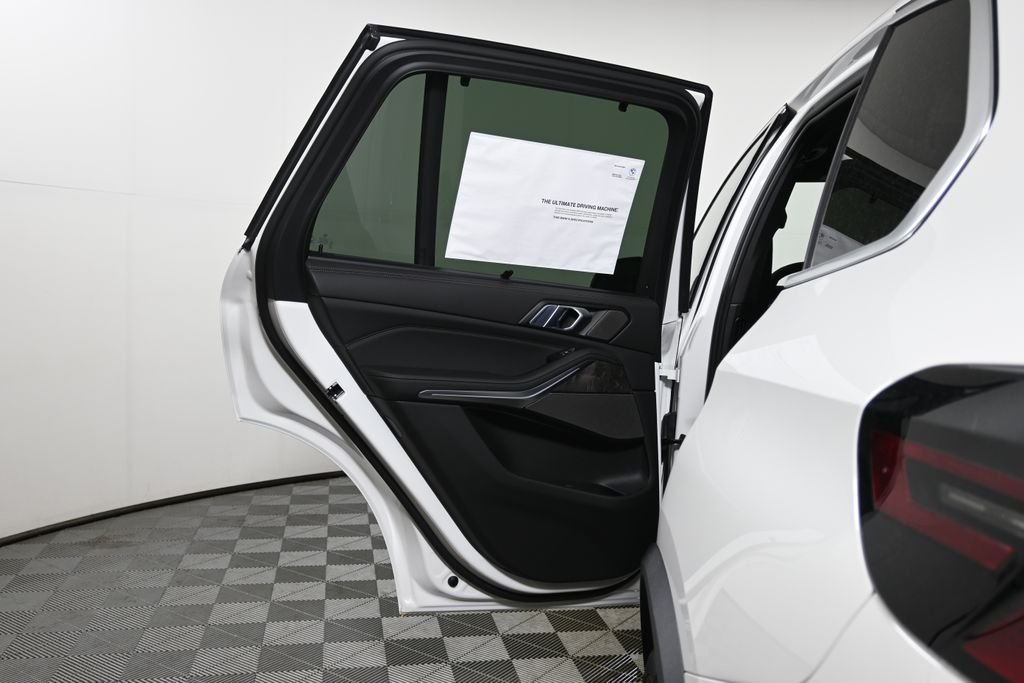 New 2026 Alpine White BMW xDrive40i image 30