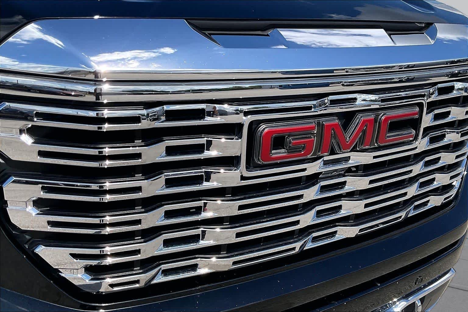 Used 2024 Onyx Black GMC Denali image 30
