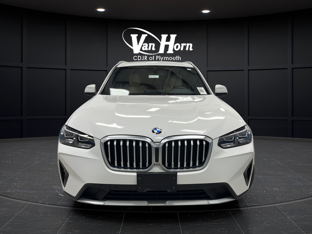 Used 2022 Alpine White BMW xDrive30i image 2