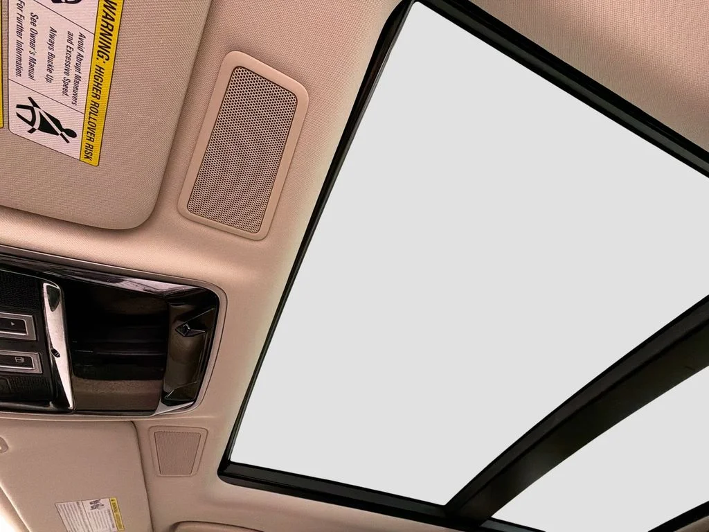 Used 2021 White Land Rover HSE Silver Edition image 23