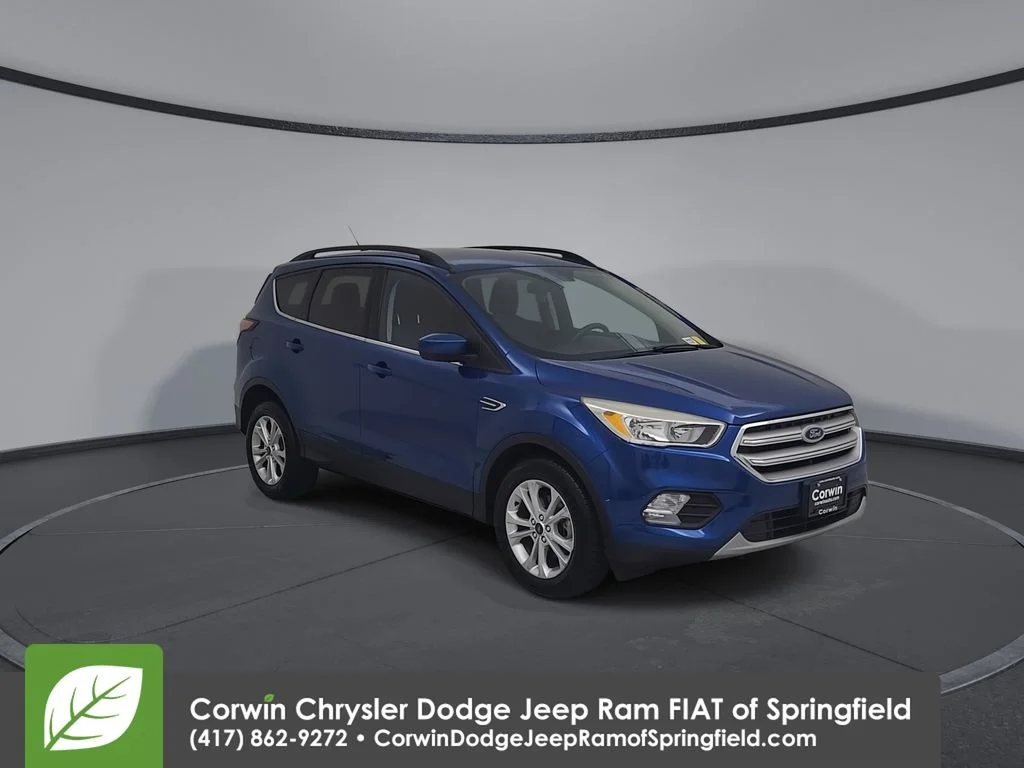 Used 2018 Blue Ford SE image 3