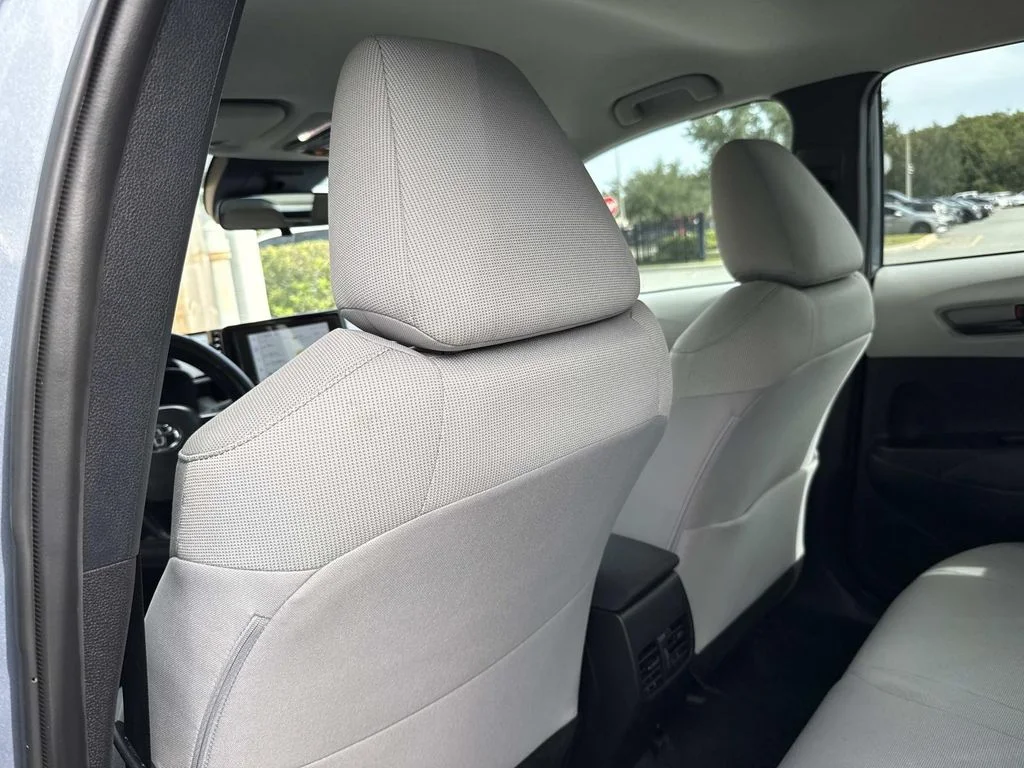 Used 2025  Toyota L image 13