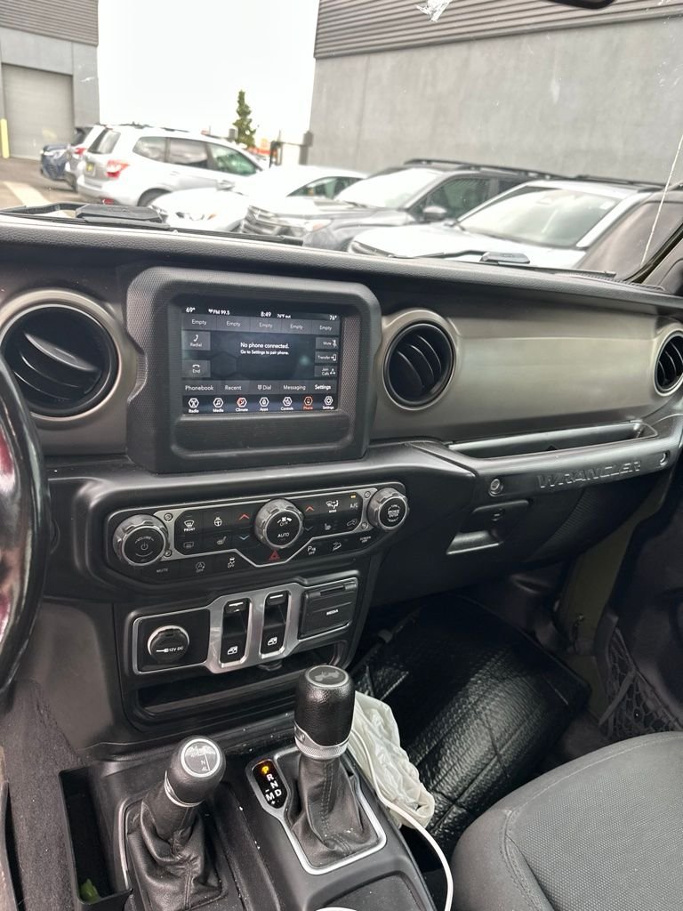 Used 2020 Green Jeep Sport image 18