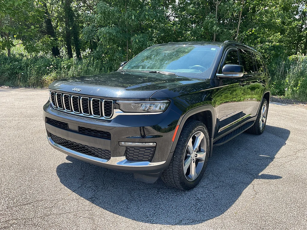 Certified Used 2021 Diamond Black Crystal Pearl Coat Jeep Limited image 3