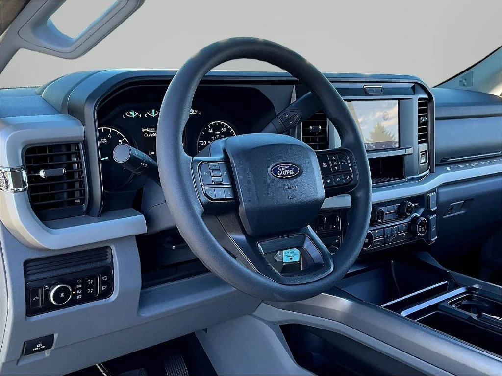 New 2027 Iconic Silver Metallic Ford F-250® XLT image 7
