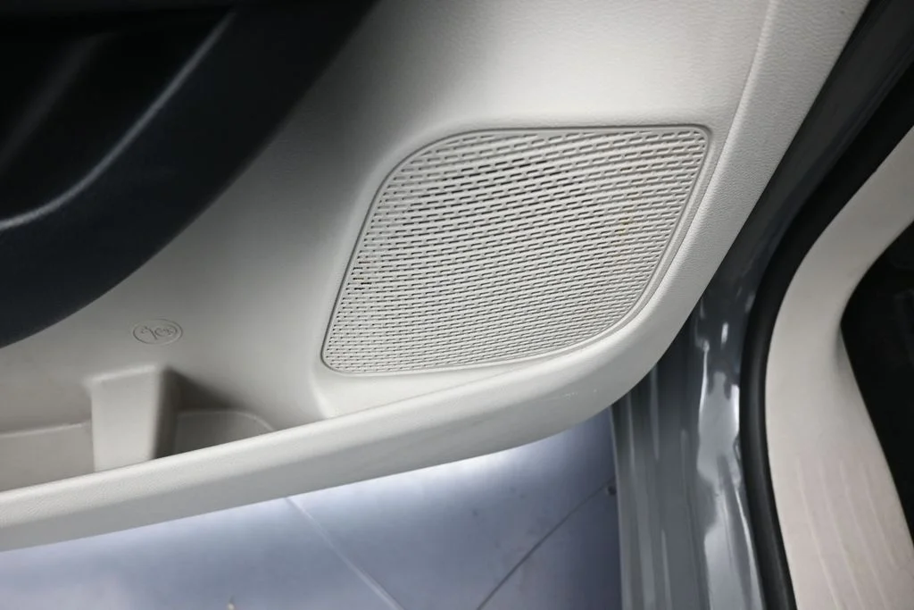 Used 2022 Ceramic Gray Clearcoat Chrysler Touring L image 14