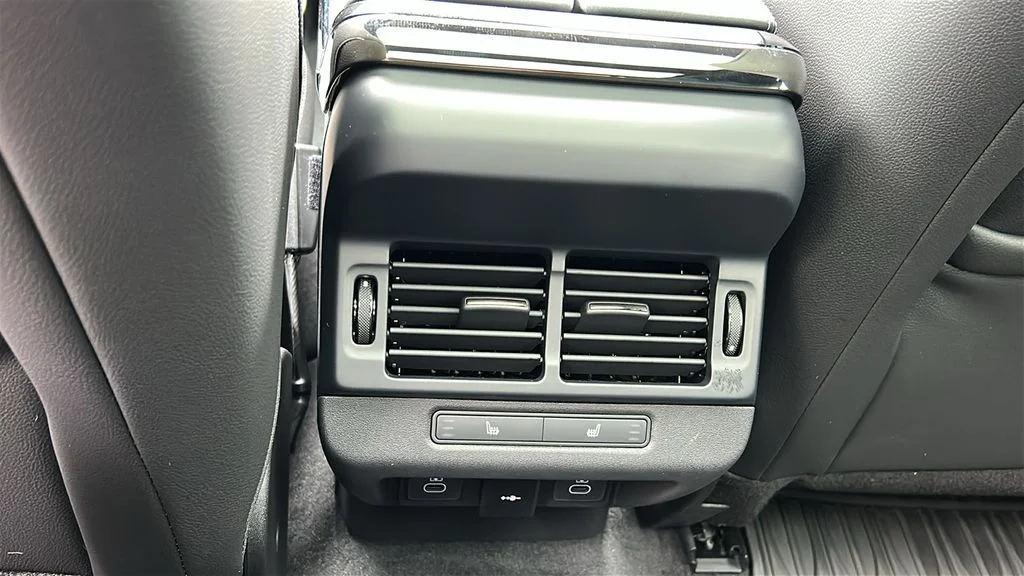 New 2026 White Land Rover Hoxton Edition image 29