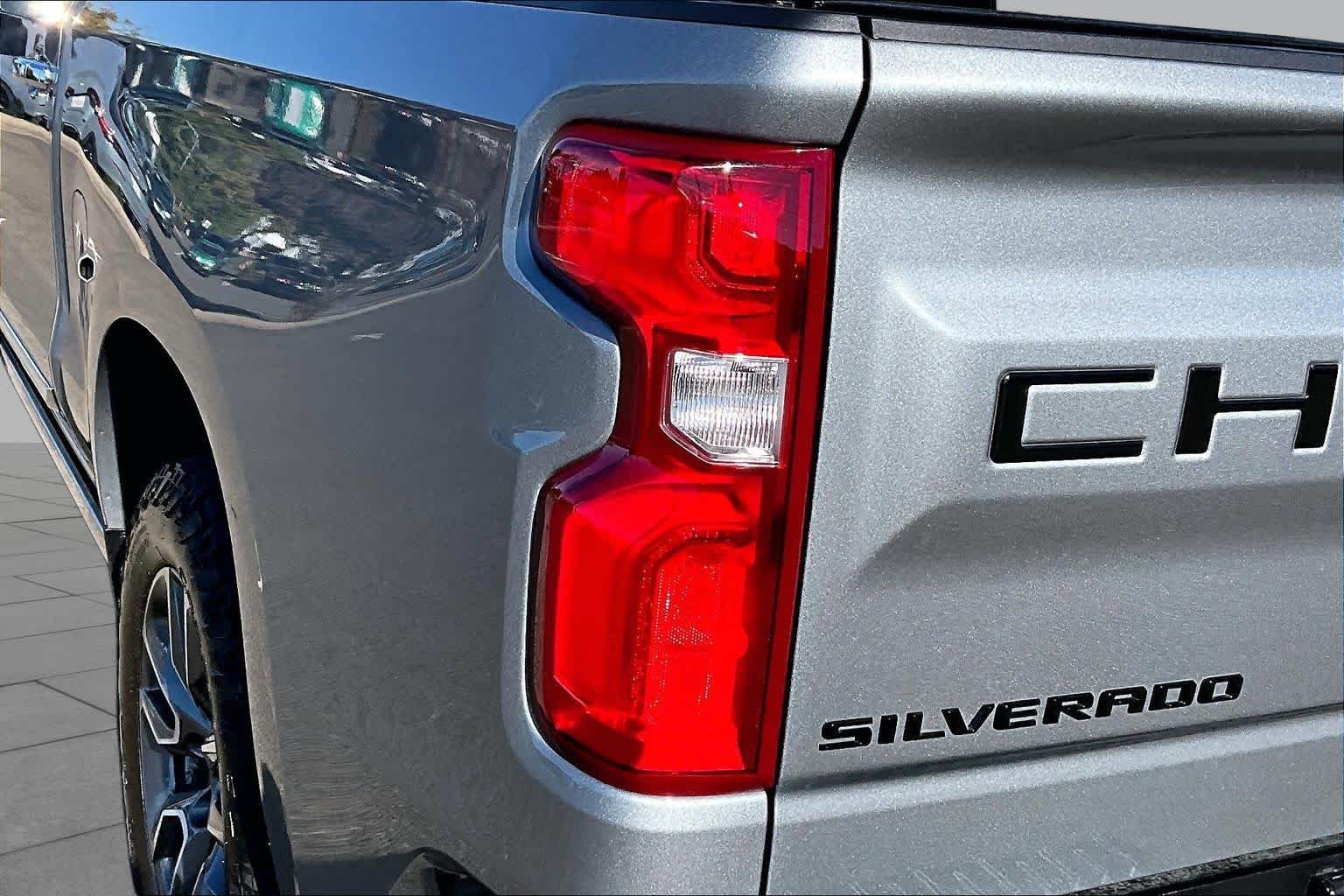 Used 2025 Sterling Gray Metallic Chevrolet High Country image 28