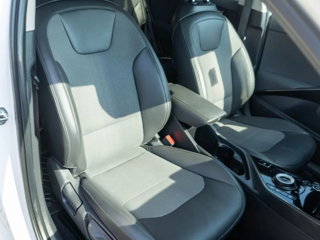 Certified Used 2023 White Kia Wind image 9