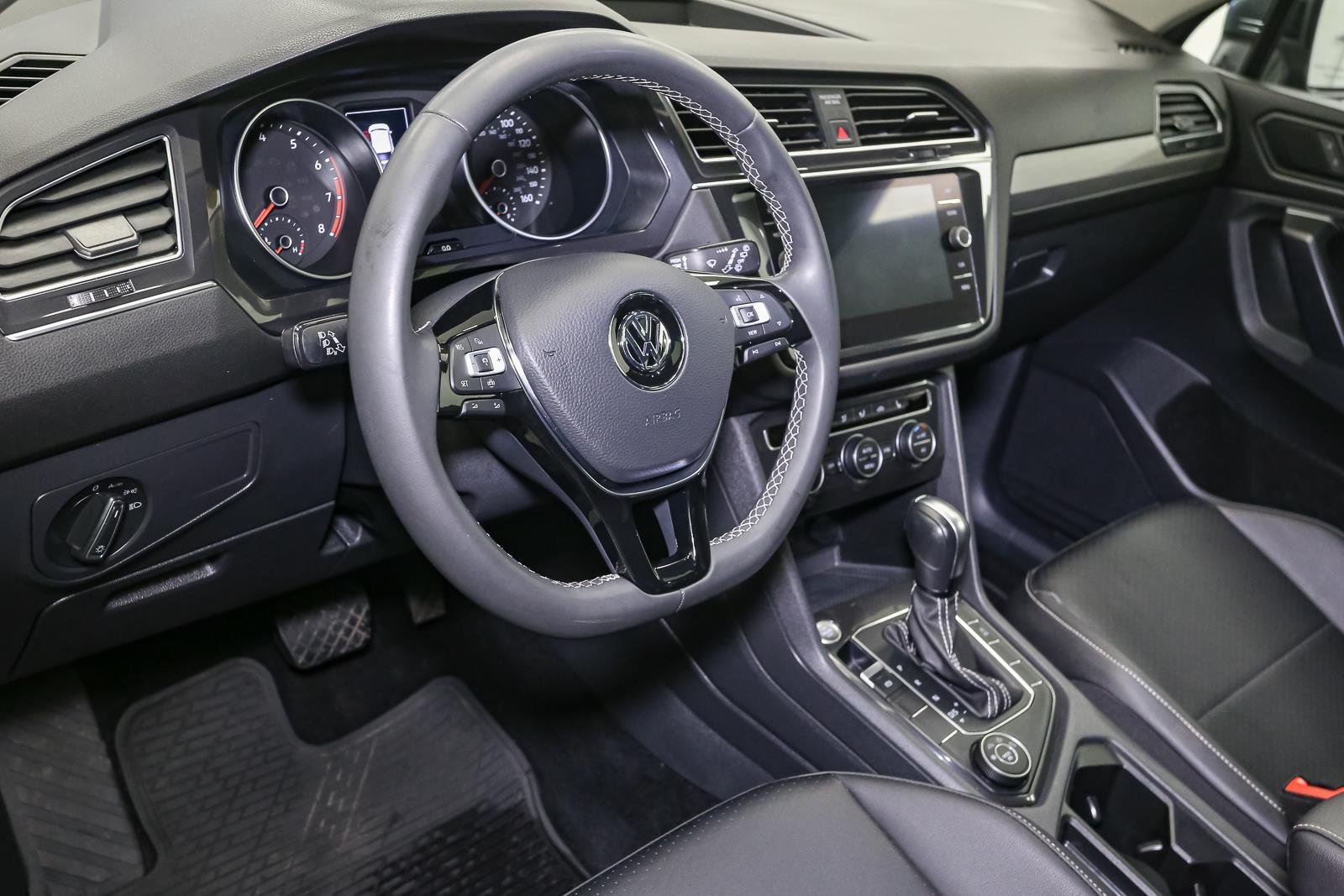 Used 2021 Platinum Gray Metallic Volkswagen SE image 26