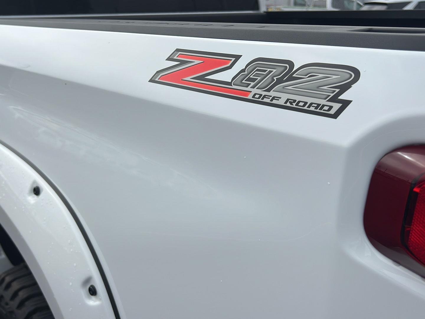 New 2026 Summit White Chevrolet RST image 41