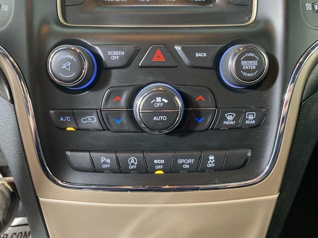 Used 2017 Granite Crystal Metallic Clear Jeep Laredo image 21