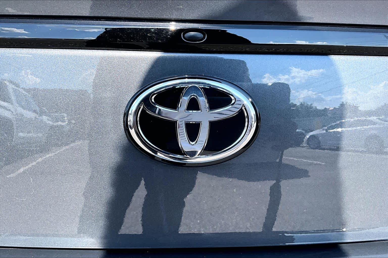Used 2023 Pavement Toyota Premium image 31