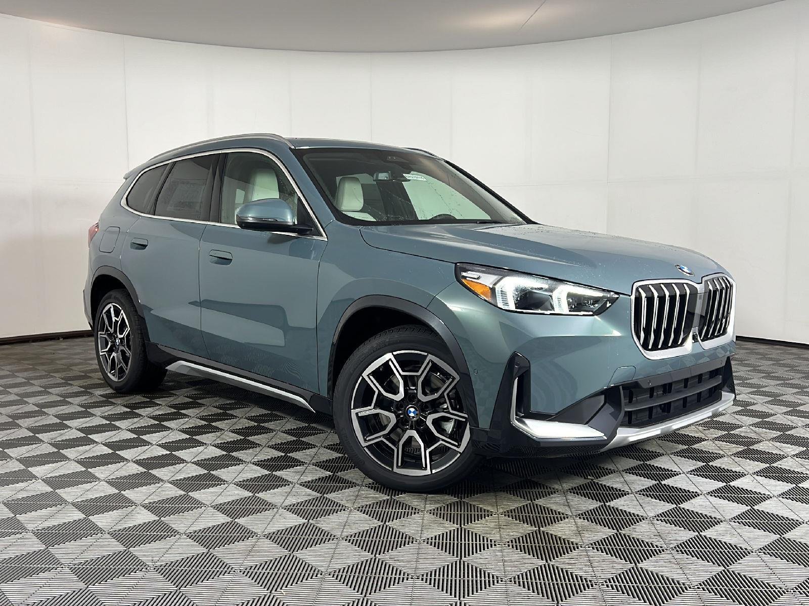 New 2027 Cape York Green Metallic BMW xDrive28i image 5