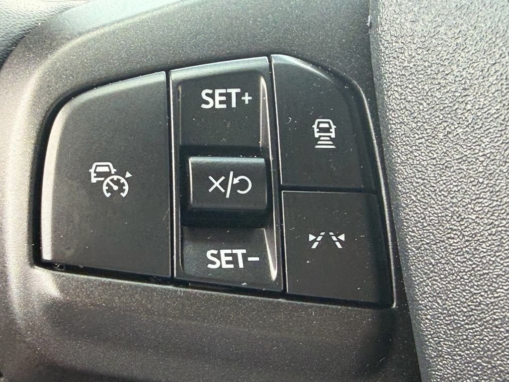 Used 2023 Red Ford Select image 27