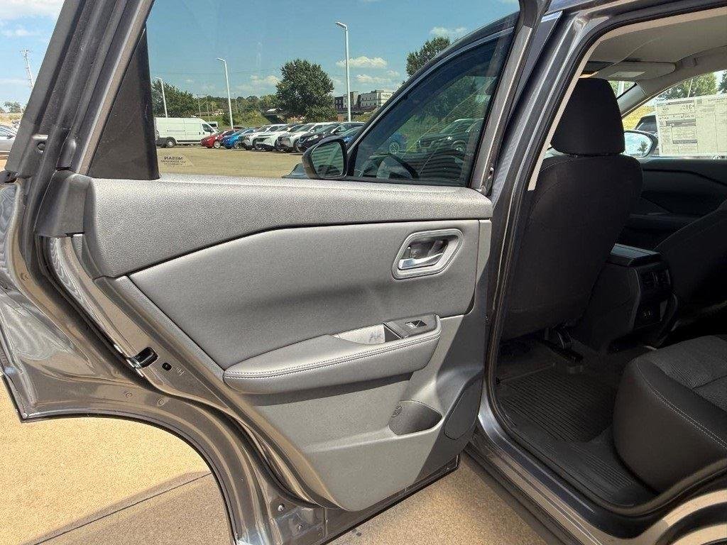 2026 Nissan Rogue SV - Photo 14