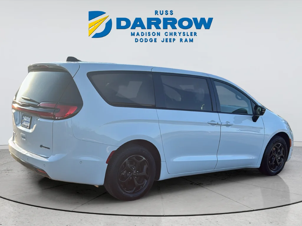 Used 2024 White Chrysler Select S Appearance image 5