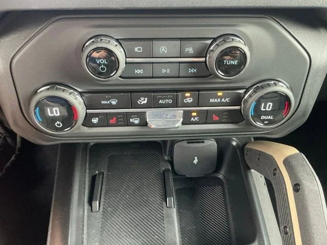 New 2026 Velocity Blue Metallic Ford Badlands® image 35