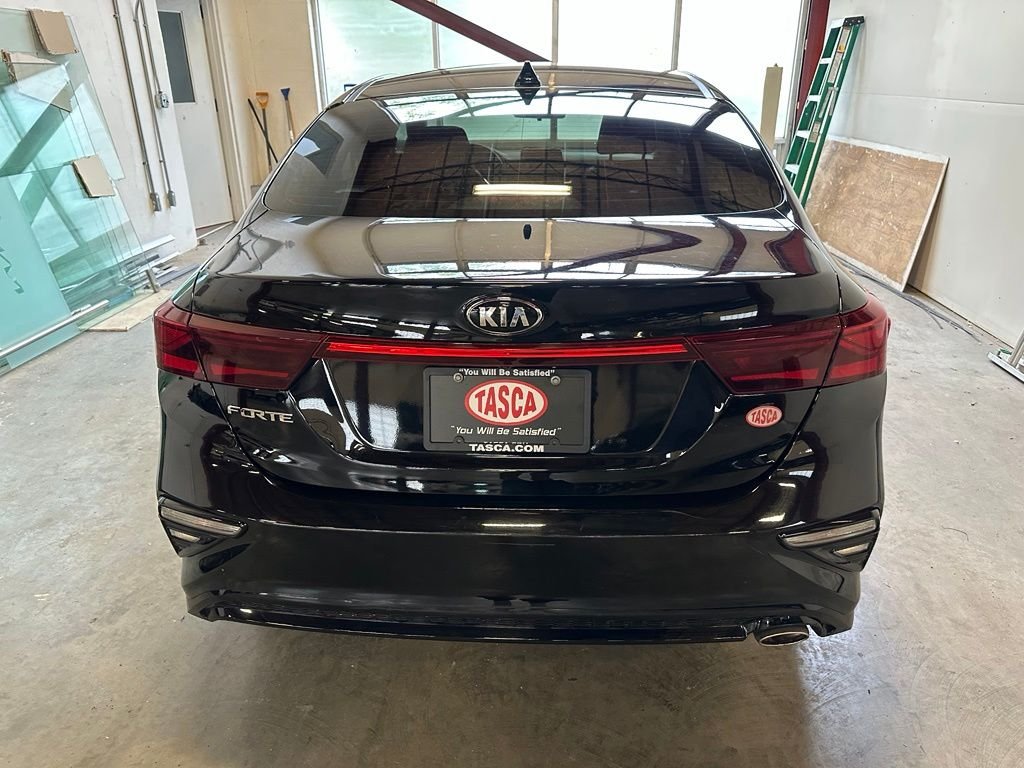Used 2021 Black Kia LXS image 4