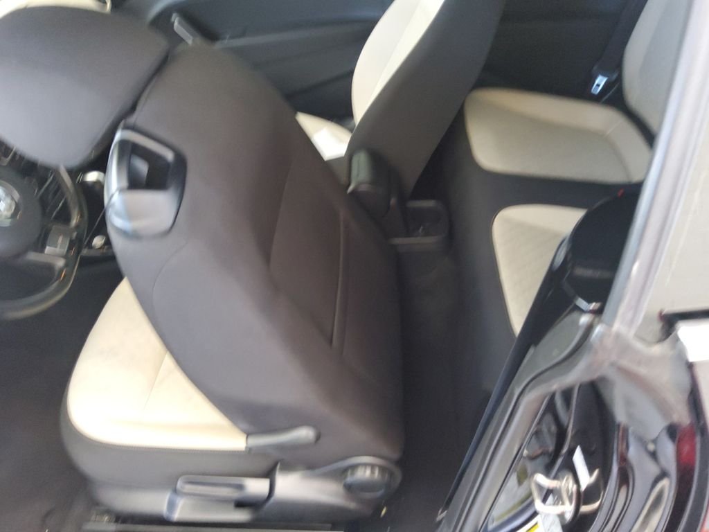 2019 Volkswagen Beetle SE - Photo 19