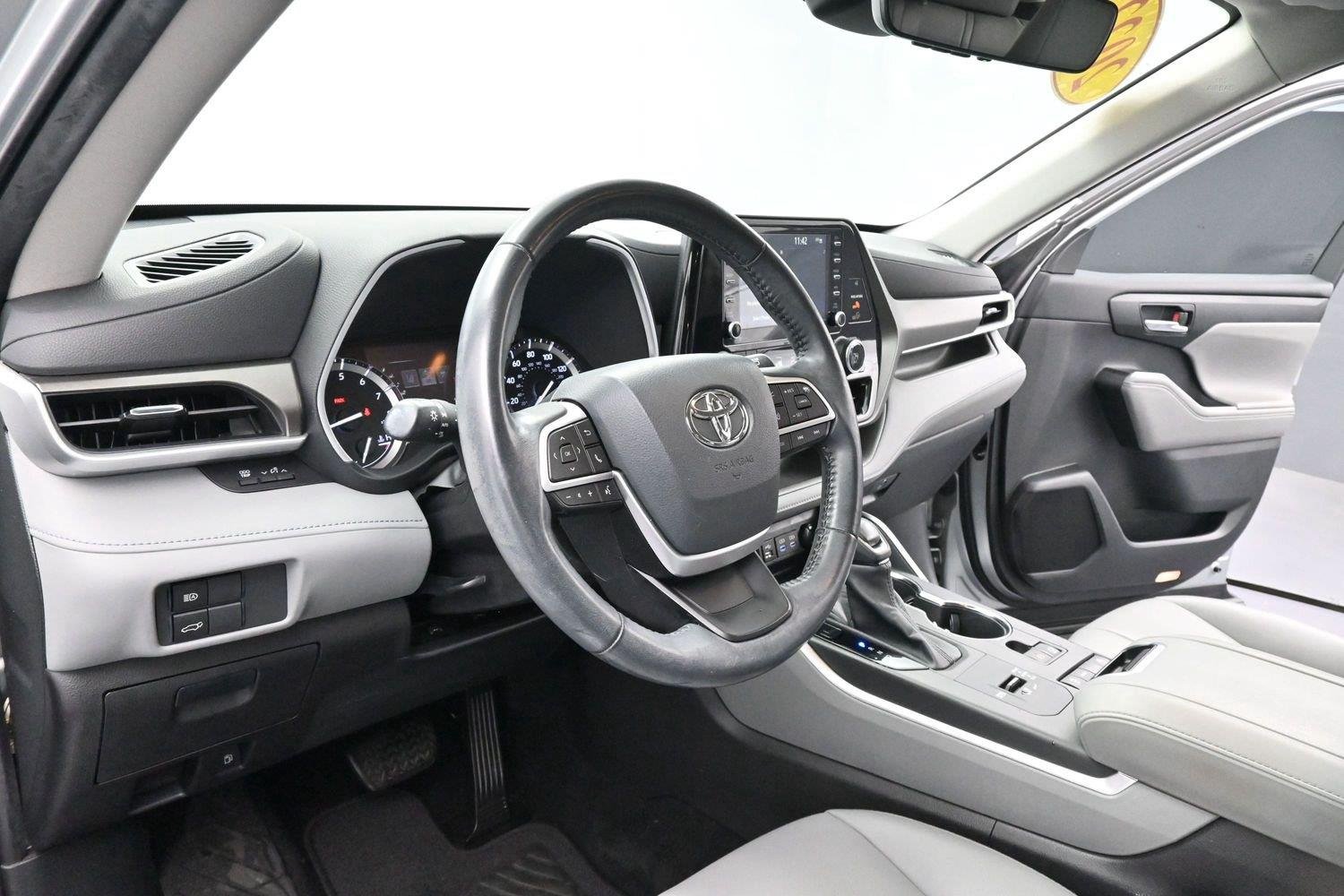 Used 2022 Celestial Silver Metallic Toyota XLE image 16