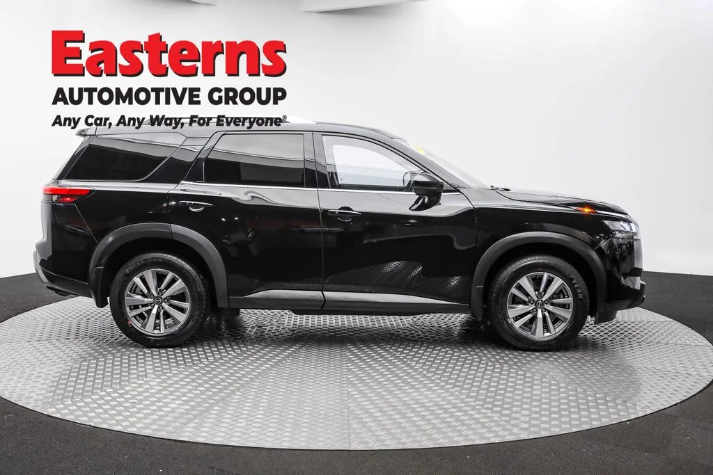 Used 2022 Black Nissan SL image 4