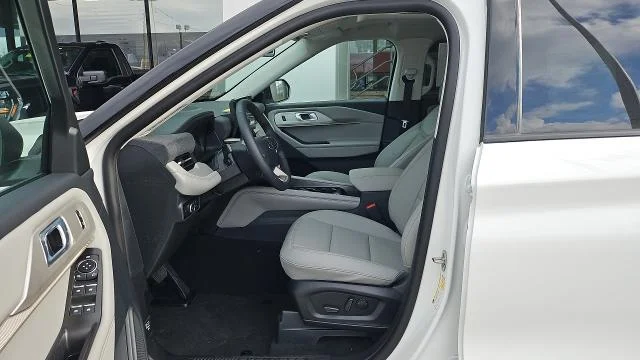 New 2026 Star White Metallic Tri-Coat Ford Active 4WD image 24