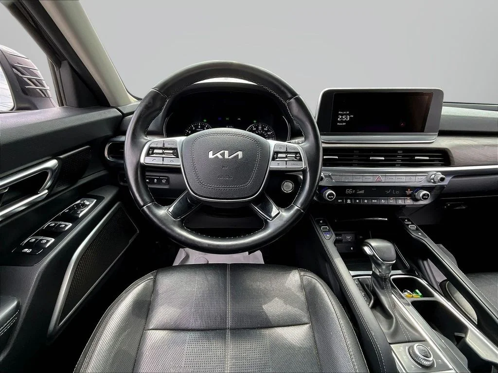 Used 2022 Black Kia EX image 8