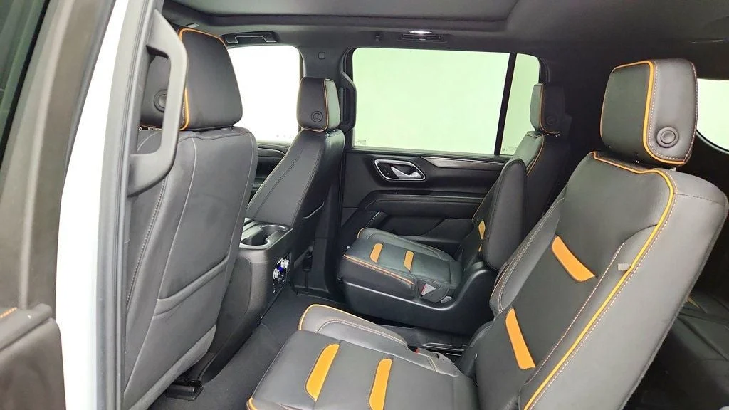 Used 2023 Summit White GMC 4WD 4dr AT4 w/ 6.2L V8 & Panoramic Sunroof image 21